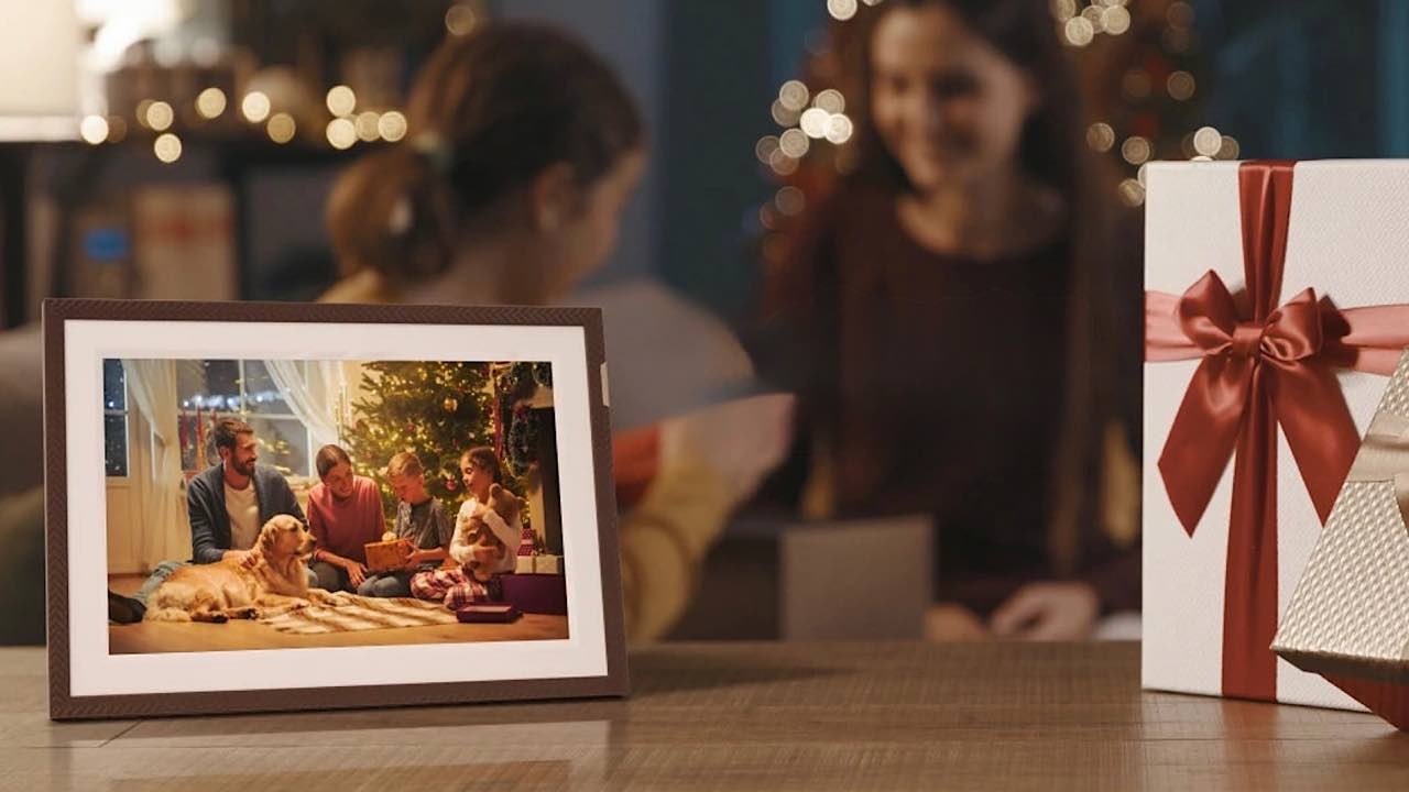 Relive Your Best Memories with an Arzopa D10 Digital Photo Frame