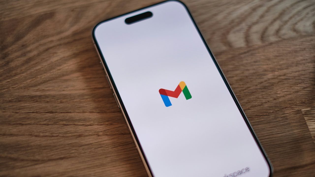 Featured Image: Gmail has a Recovery Contacts option for friends and family members to help.