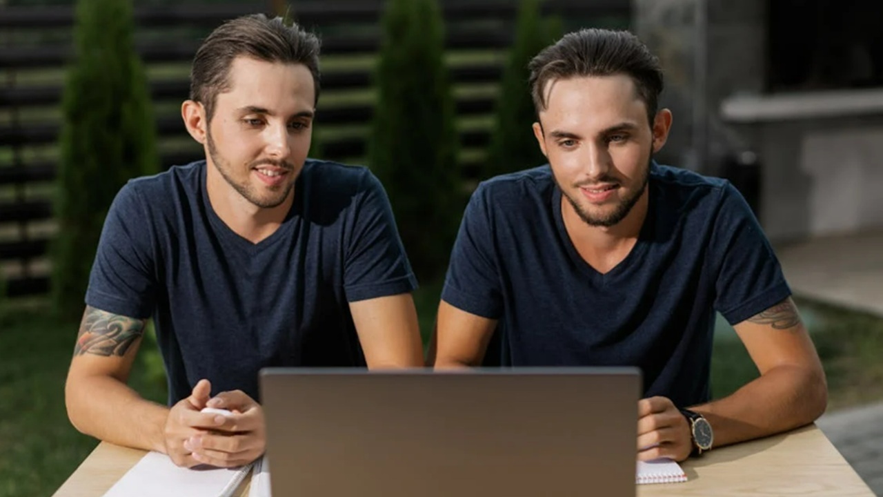 Find Your Doppelgänger with these Face Search Websites and Apps