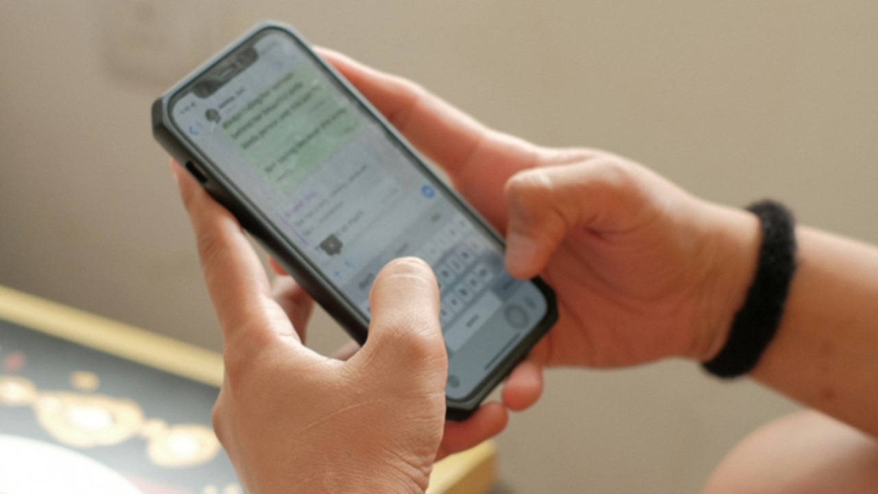 How To Use Whatsapp's New In App Translation Feature On Your Iphone