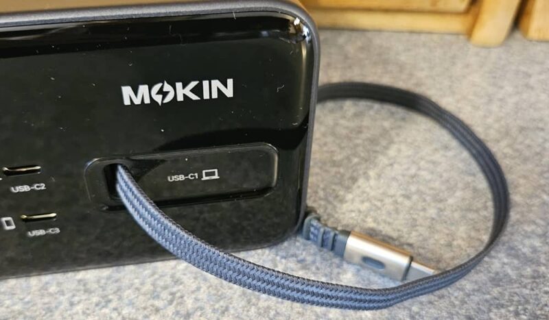 Retractable cable.