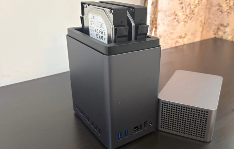Ugreen NAS with bay